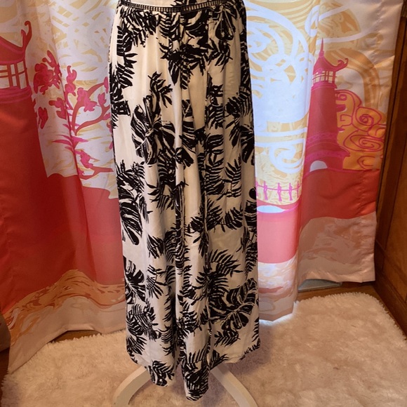 NEW BLACK AND WHITE PALM LEAF DESIGN MAXI HALTER DRESS BODICE CUT OUT SIZE MED - Picture 5 of 11